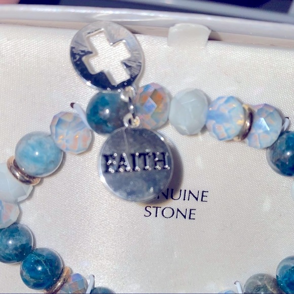 Women’s beaded stone stretch bracelet NWT - Picture 3 of 3